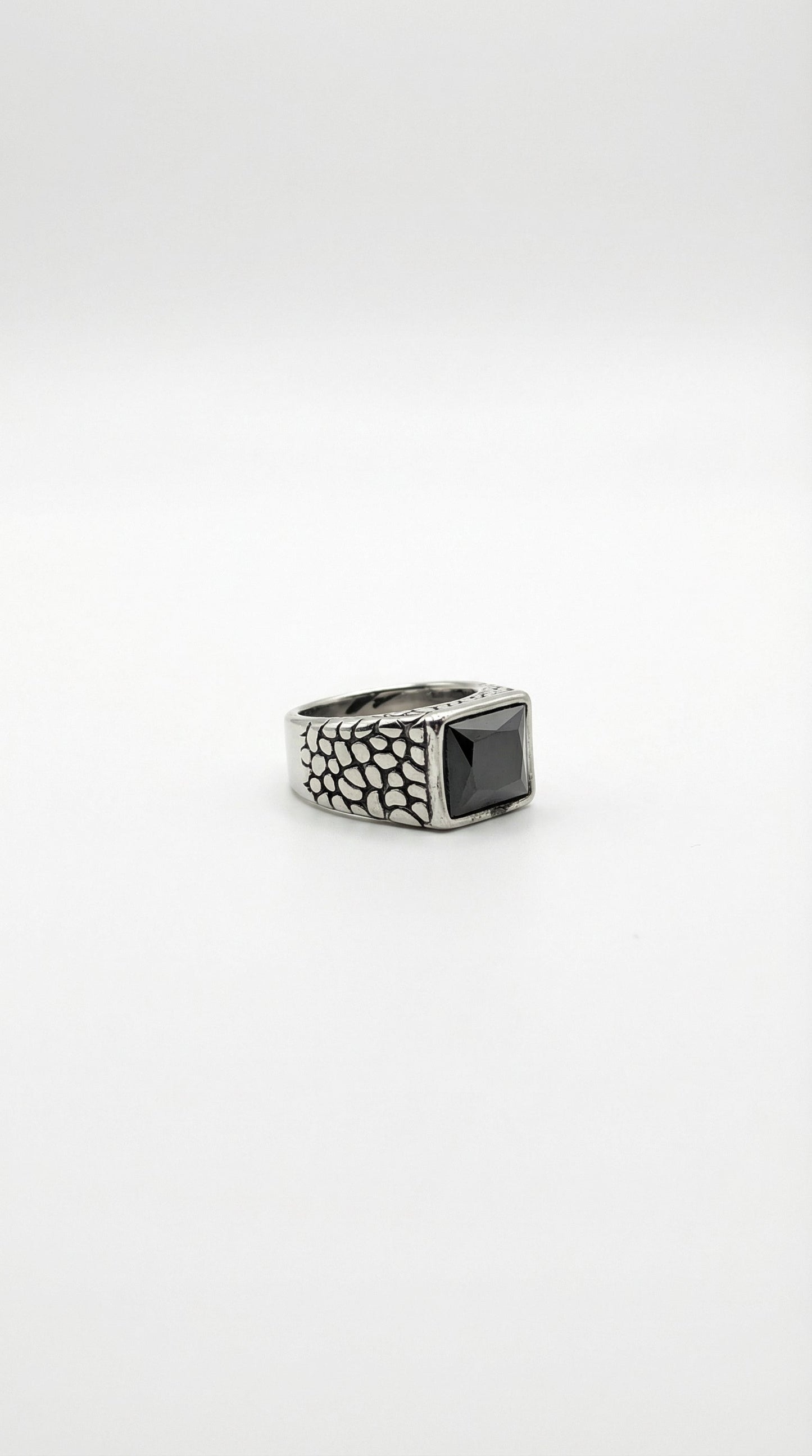 Cobblestone Black Crystal Ring